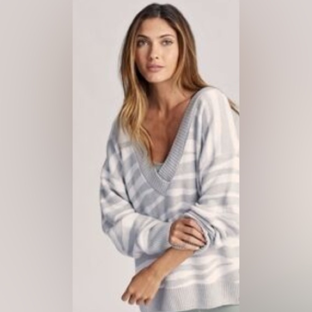 Varley Zebra Stripe Vneck Sweater, Size Medium, Gray, White Oversized Wool Blend